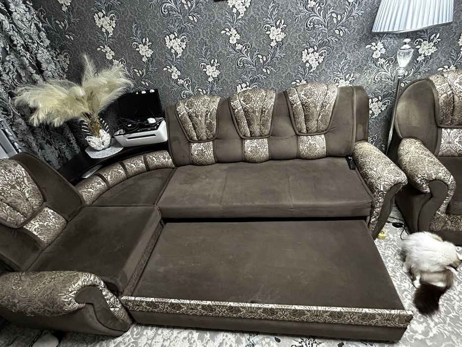 Диван с креслом