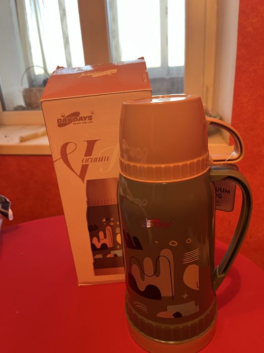 Термос новый в упаковке, 1 литр