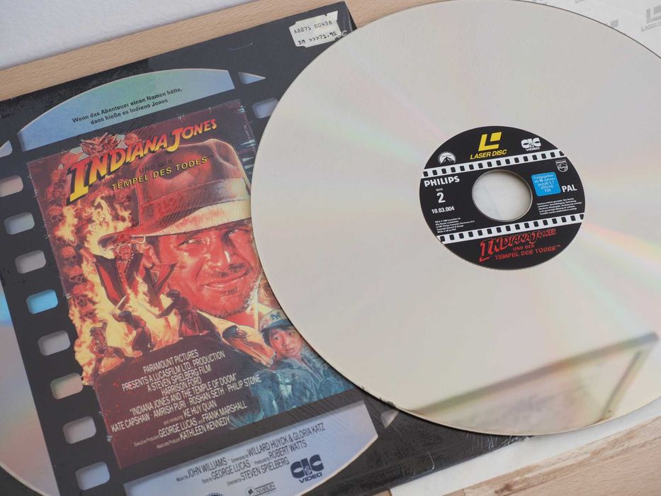 Filme pe Laser Disc: Batman, Junior, Indiana Jones - video disc retro