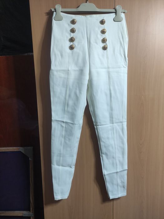 Продаются женский  белый пиджак,юбка и брюки