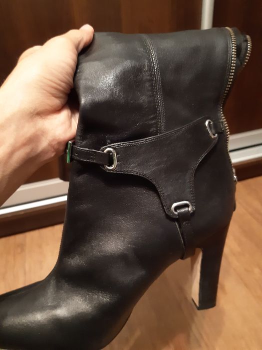 Продам новые женские сапоги