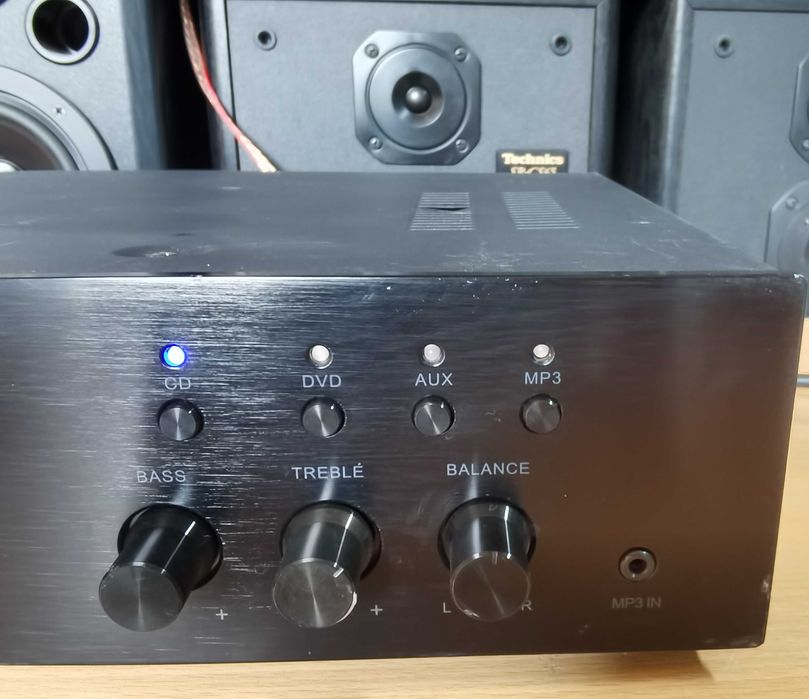 Amplificator stereo ideal pentru o camera