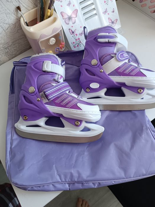 Продам две пары коньки для девочек 29 -30 рр