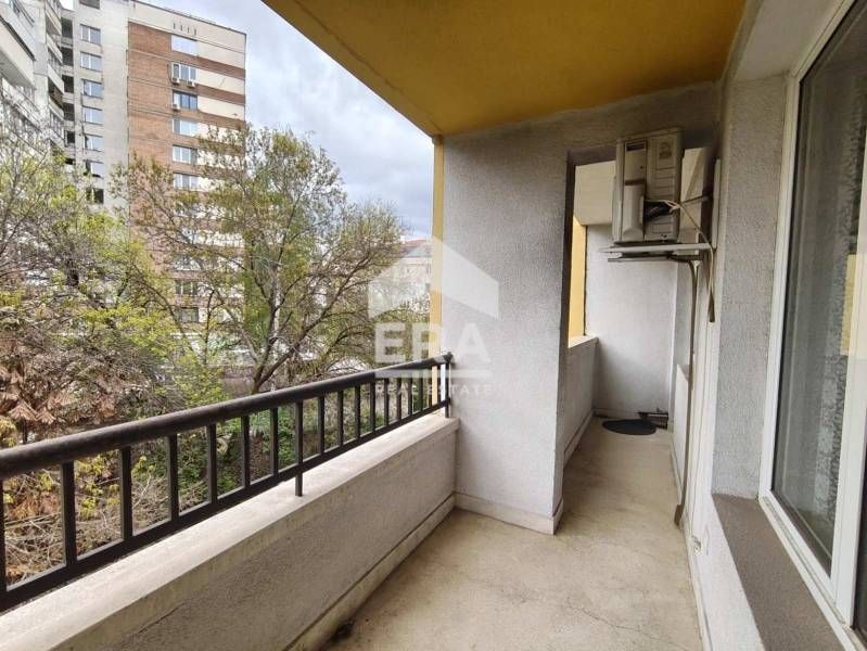 Двустаен апартамент с гараж под наем до м-с "Европейски съюз", х-л "Хе