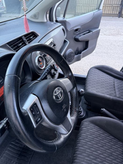Toyota yaris , an 2012 , masina personala de 5 ani