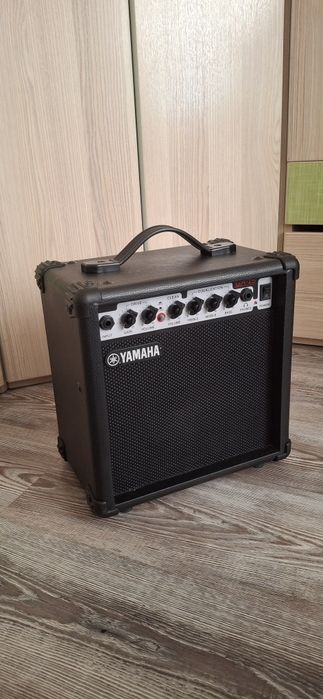 Гитарный комбоусилитель Yamaha GA-15 (15 Вт)