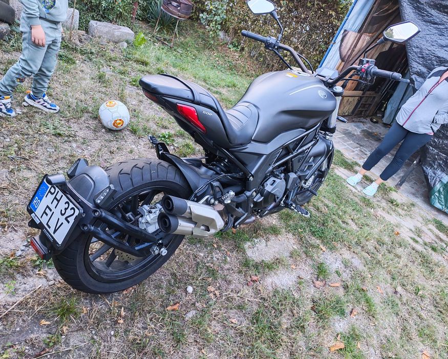 Vând Benelli 502 C