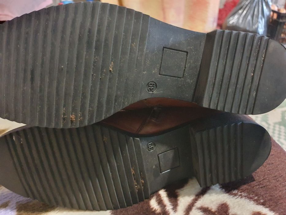 Ghete damă piele,  Benvenuti