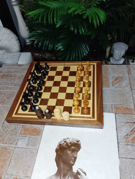 Шах-табла48/48 с дървени фигури,,Стаунтон" и  пулове