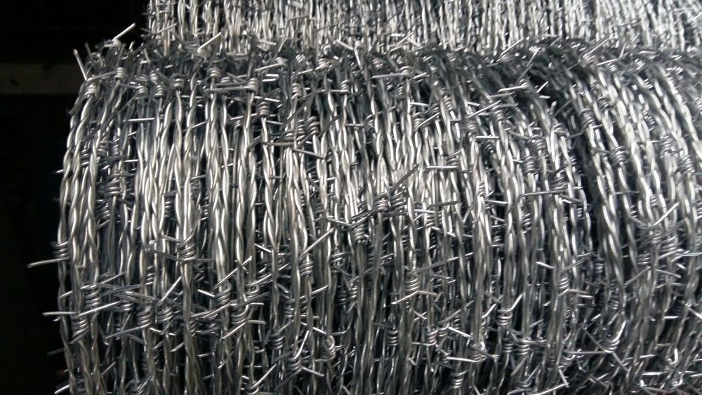Колючая проволока от производителя.