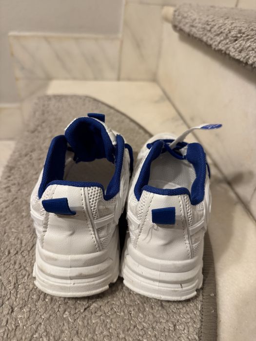 Adidasi marimea 32