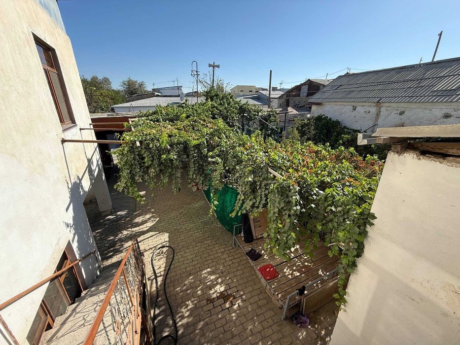 Buxoroda 4.8 SOTIQLI HOVLI hovli sotiladi