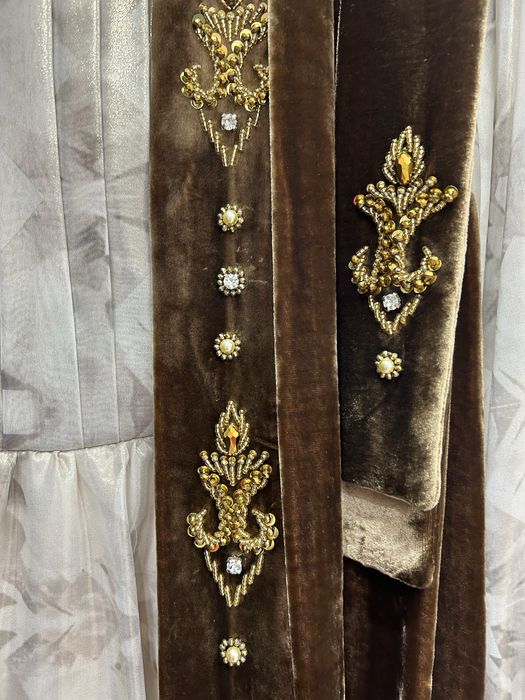 Қазақи нақыштағы шапан