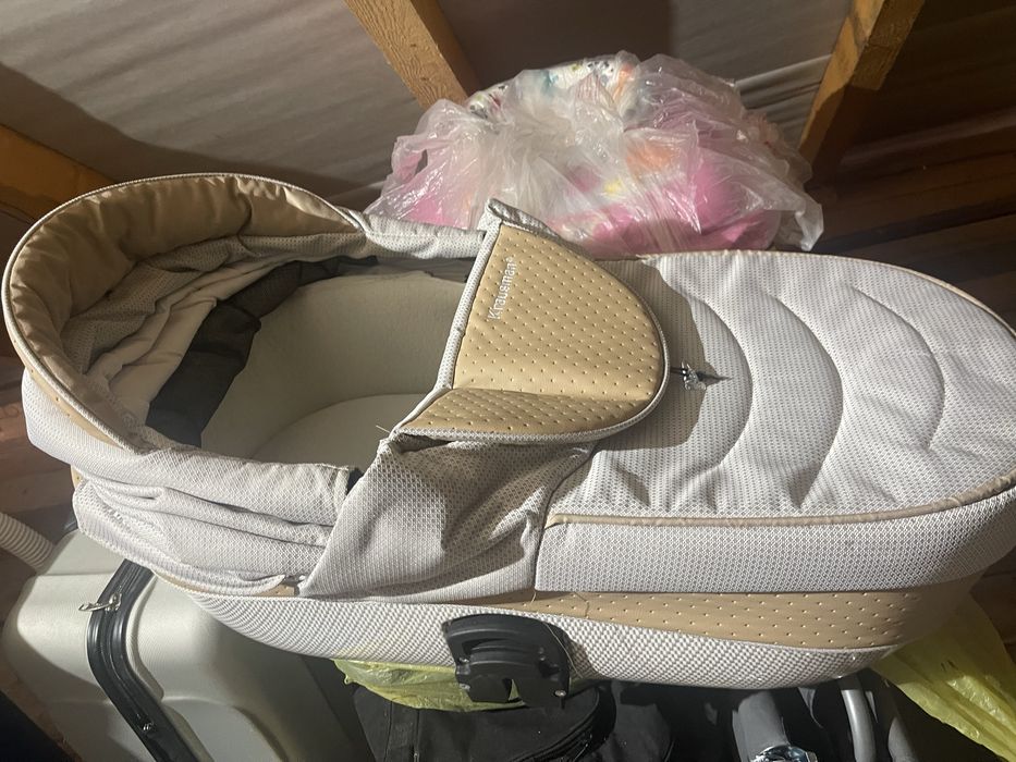 Cărucior 3 în 1 Krausman puțin folosit stare ca nou ,plus alte obiecte ptr bebe ,mai multe detalii la cerere!