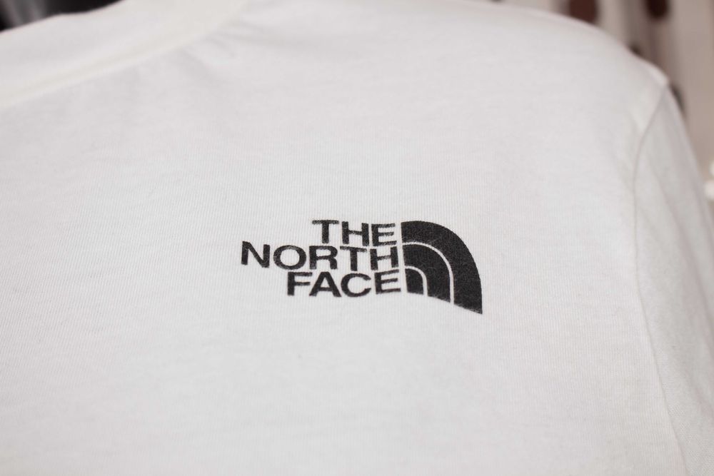 The North Face оригинална дамска тениска бяла дълъг ръкав кроп М