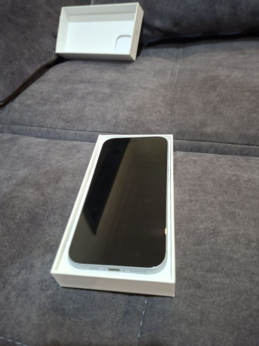 Продам Айфон 15 128