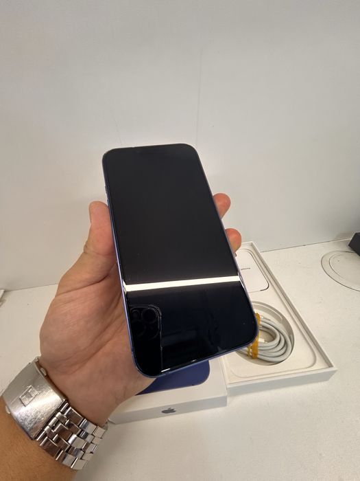 Продам айфон 13 память 128гб