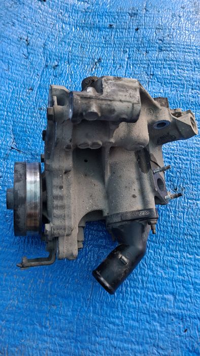 Корпус помпы 2AR-FE Toyota 2.5