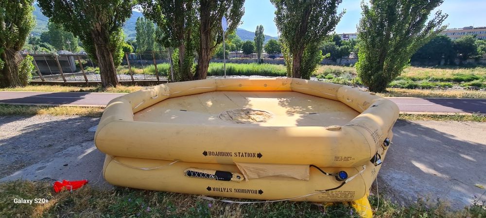 Авариен спасителен сал за 46 personen внос от САЩ