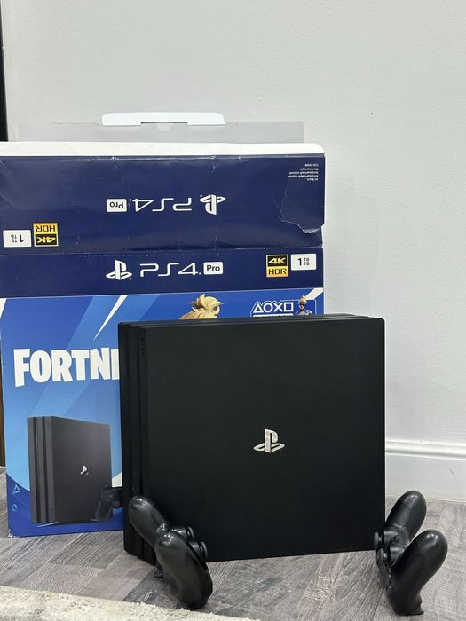 Ps 4 pro 1 tb 2 геймпада