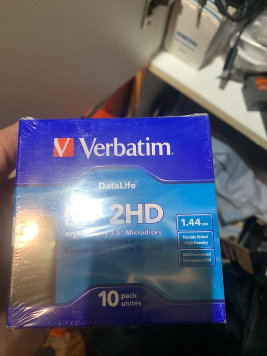 Floppy discuri și dischete noi