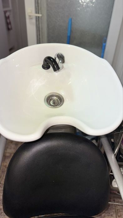 Продавам професионална фризьорска мивка