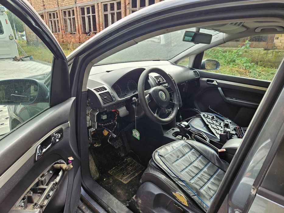 На части VW Tauran Фолксваген тауран 2.0 TDi 2004