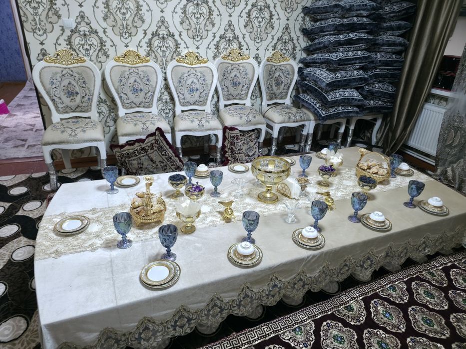 Comod bilan stul stul sotiladi