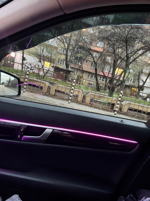 Поставяне на амбиентно осветление за всички видове автомобили