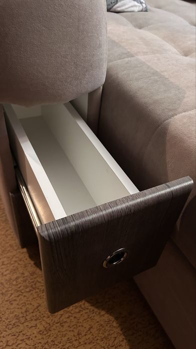 Диван угловой ( мягкая мебель)