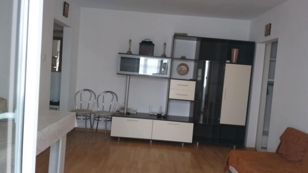 Pf închiriez ap cu 3 camere SD