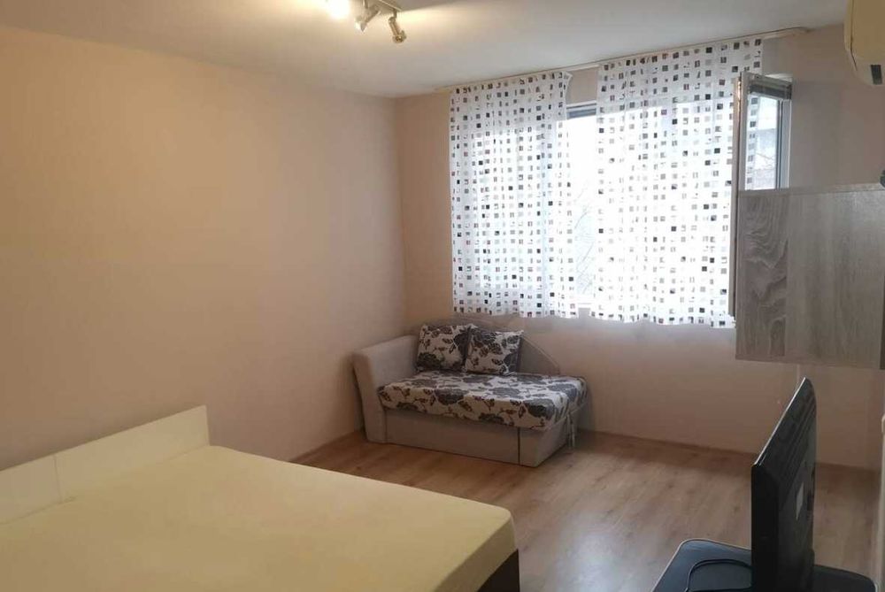 Дава се под наем Едностаен апартамент в Бургас, Лазур - 42 кв.м за 175 € - Снимка #3