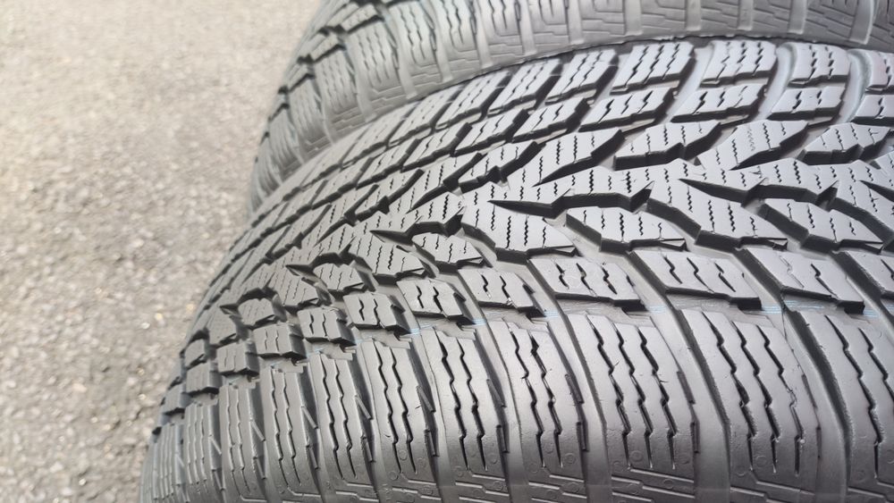 4бр. зимни гуми 205/55/16 Nokian Snowproof
dot24