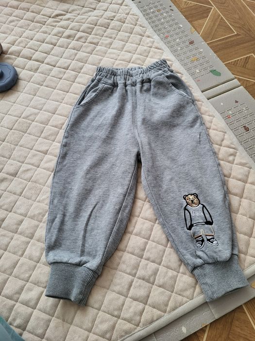 Оддам  даром детские вещи