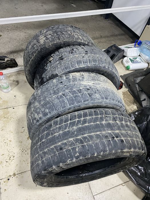 Продам зимние резины 235*55R17