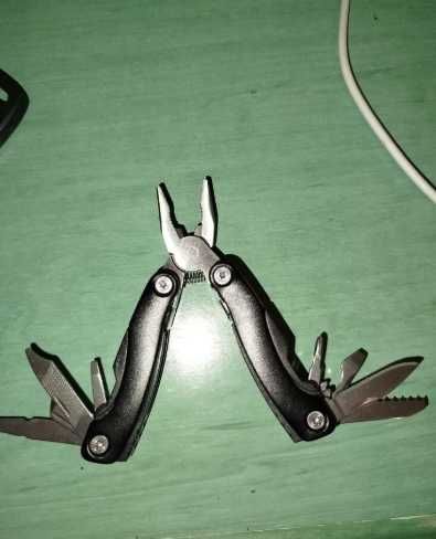 Clește multifuncțional 13 în 1, profesional pentru supraviețuire