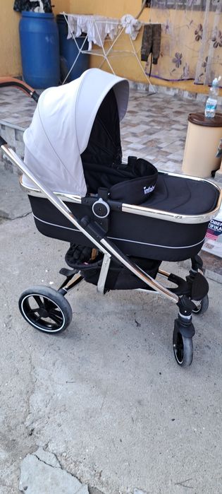 Vând cărucior în stare ff bună