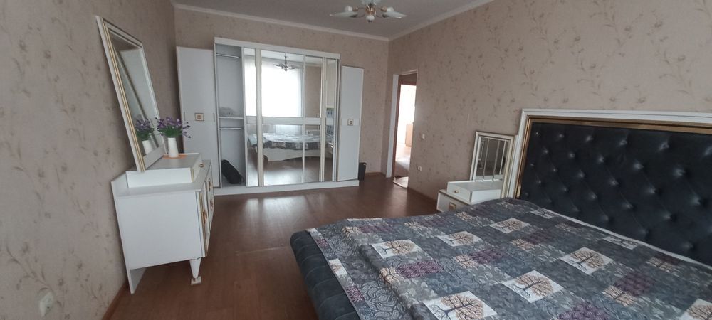 Продам спальный гарнитур