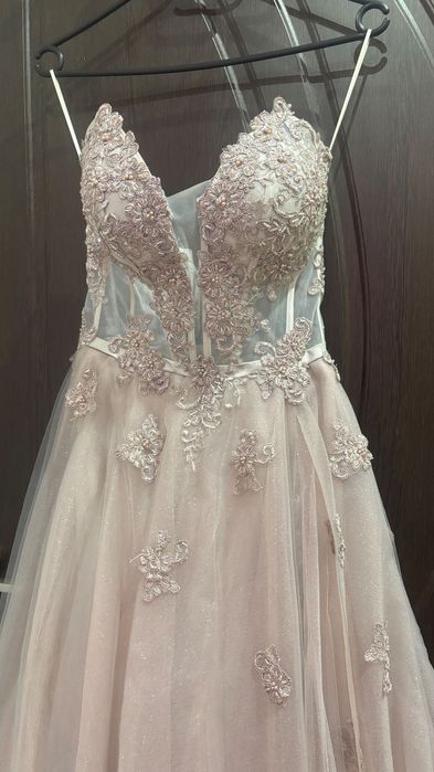 Дълга бална рокля