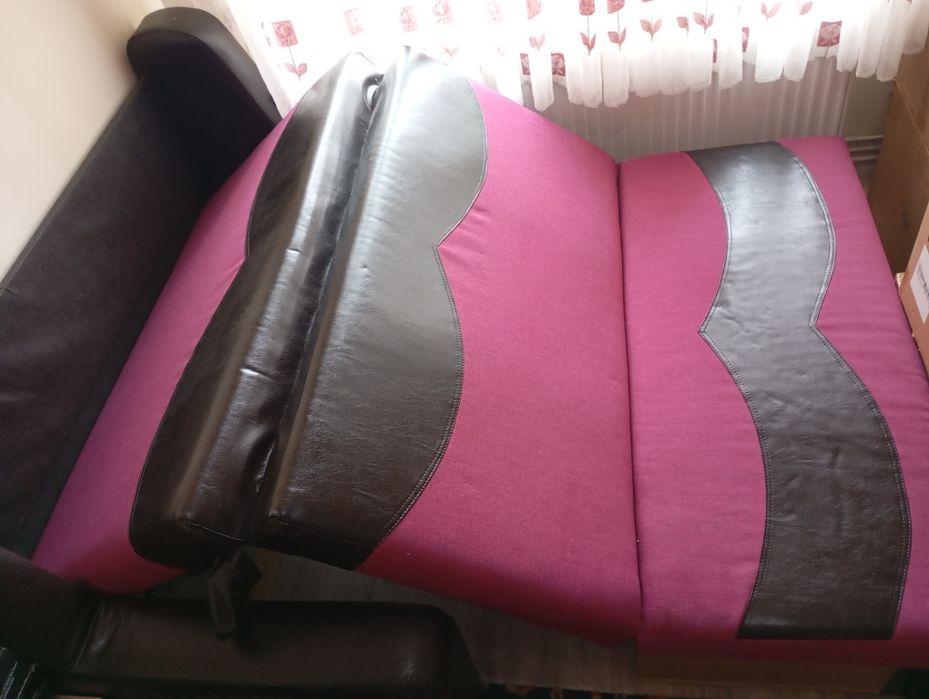 Canapea extensibila din 3 părți cu loc de  depozitare