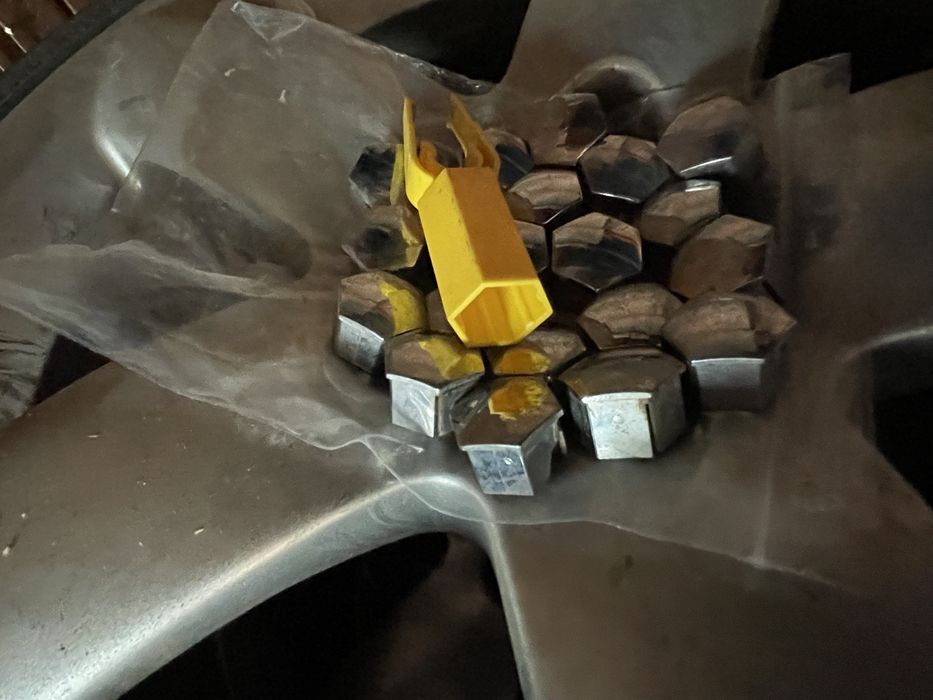 Vand roți pe 18”  5x108 Peugeot 407 Coupe