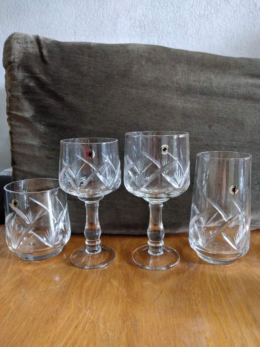 Кристални сервиви