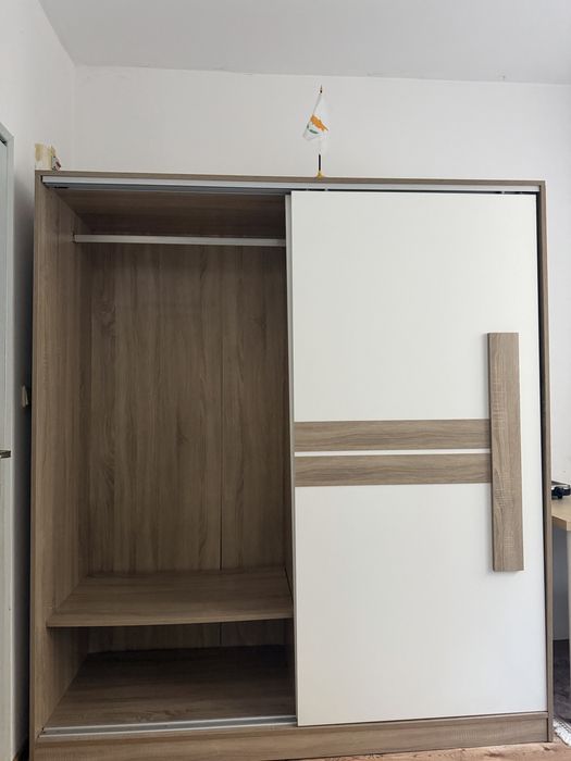 Продавам гардероб-Студентски Град