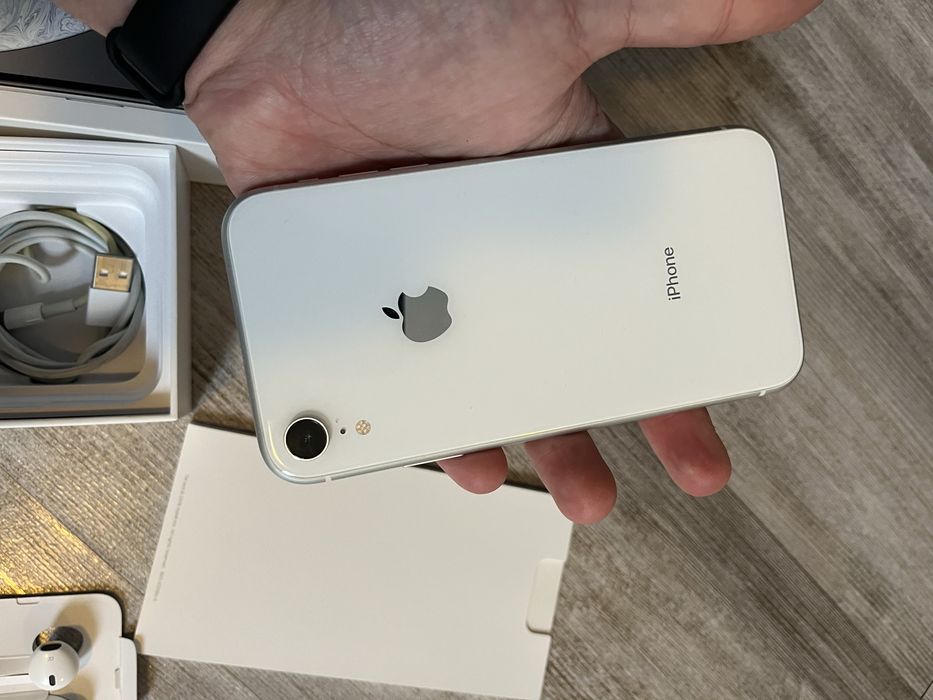 iPhone Xr , white , 128GB