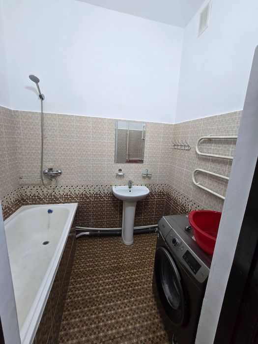 Срочно ижарага 3 хона 1- етаж янги бозор Тинчлик офим олдида