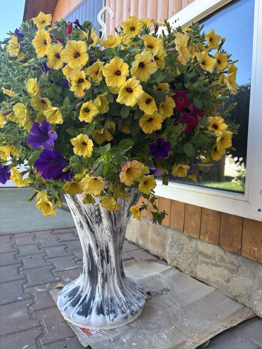 Ghiveci din beton pentru flori