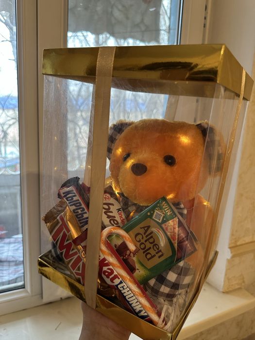 Мишка со сладостями