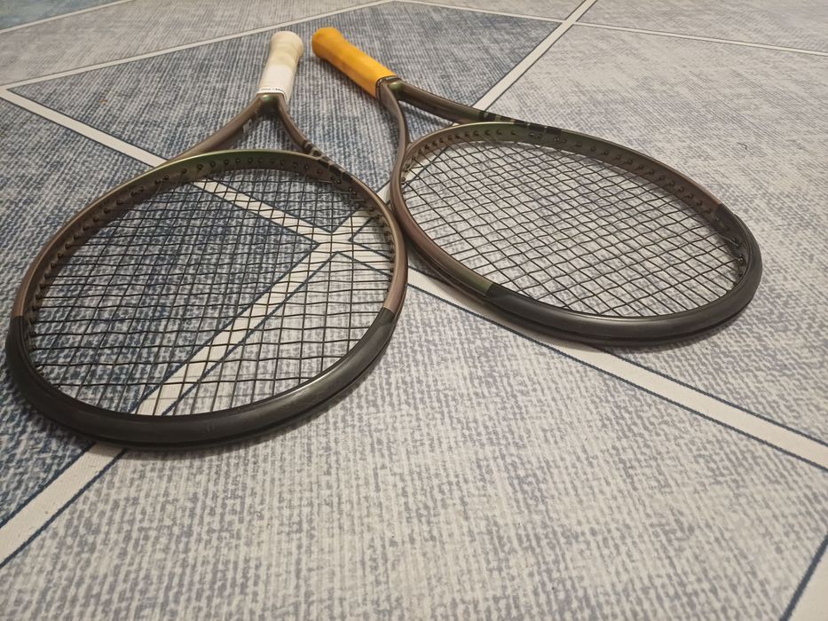 Vand racheta tenis Wilson Blade 100 v8 (300g) - Mâner L3 - Stare impecabilă