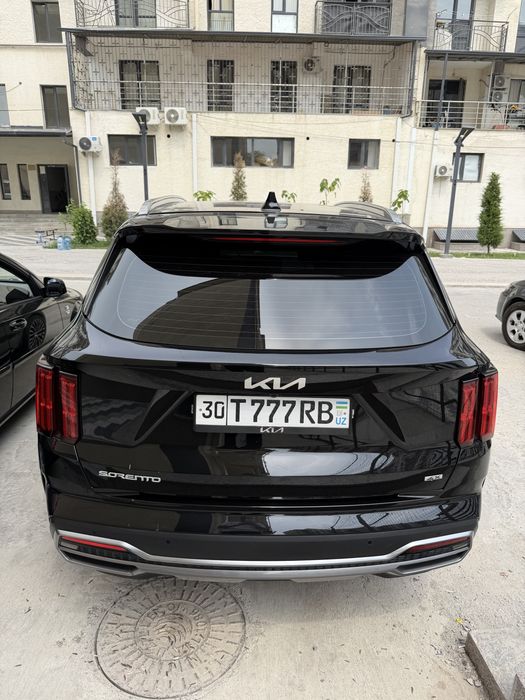 Kia sorento sotiladi 2023 qora 3,5mator