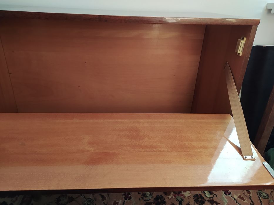 Комод полированный. Б/у. В хорошем состоянии.